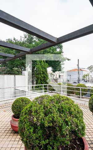Casa à venda com 600m², 4 quartos e 6 vagas Casa à venda com 600m², 4 quartos e 6 vagasVaranda