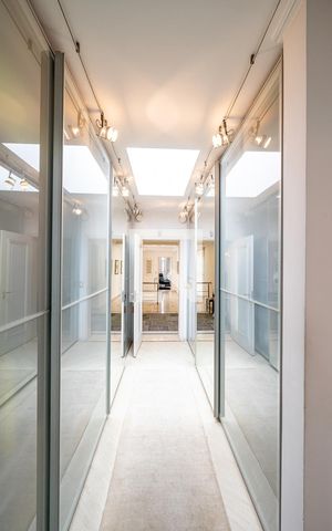 Casa à venda com 600m², 4 quartos e 6 vagas Casa à venda com 600m², 4 quartos e 6 vagasSuíte 1
