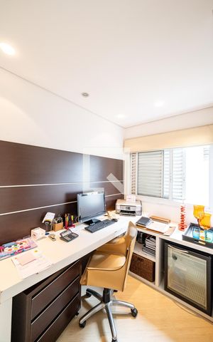 Casa à venda com 600m², 4 quartos e 6 vagas Casa à venda com 600m², 4 quartos e 6 vagasSuíte 4
