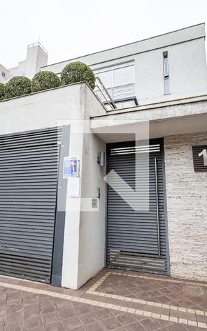 Casa à venda com 600m², 4 quartos e 6 vagas Casa à venda com 600m², 4 quartos e 6 vagasFachada