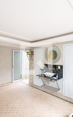Casa à venda com 600m², 4 quartos e 6 vagas Casa à venda com 600m², 4 quartos e 6 vagasSPA