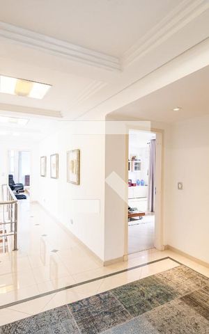Casa à venda com 600m², 4 quartos e 6 vagas Casa à venda com 600m², 4 quartos e 6 vagasHall dos Quartos
