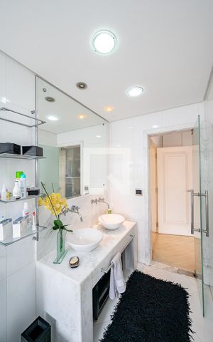 Casa à venda com 600m², 4 quartos e 6 vagas Casa à venda com 600m², 4 quartos e 6 vagasBanheiro da Suíte 2