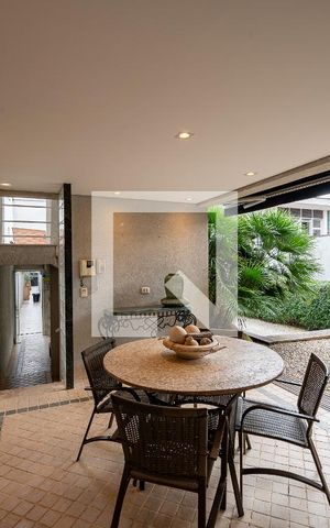 Casa à venda com 600m², 4 quartos e 6 vagas Casa à venda com 600m², 4 quartos e 6 vagasEspaço Gourmet