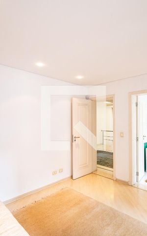 Casa à venda com 600m², 4 quartos e 6 vagas Casa à venda com 600m², 4 quartos e 6 vagasSuíte 4