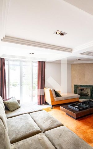 Casa à venda com 600m², 4 quartos e 6 vagas Casa à venda com 600m², 4 quartos e 6 vagasSala