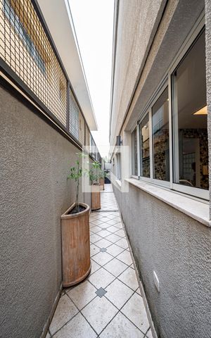 Casa à venda com 600m², 4 quartos e 6 vagas Casa à venda com 600m², 4 quartos e 6 vagasCorredor