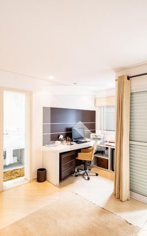 Casa à venda com 600m², 4 quartos e 6 vagas Casa à venda com 600m², 4 quartos e 6 vagasSuíte 4