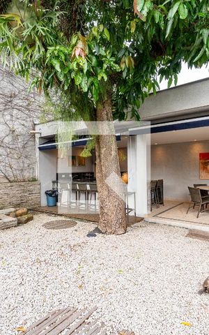 Casa à venda com 600m², 4 quartos e 6 vagas Casa à venda com 600m², 4 quartos e 6 vagasEspaço Gourmet