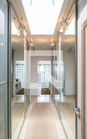 Casa à venda com 600m², 4 quartos e 6 vagas Casa à venda com 600m², 4 quartos e 6 vagasSuíte 1