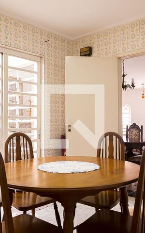 Casa à venda com 326m², 3 quartos e 3 vagas Casa à venda com 326m², 3 quartos e 3 vagasCozinha