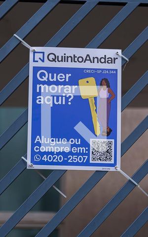 Casa à venda com 326m², 3 quartos e 3 vagas Casa à venda com 326m², 3 quartos e 3 vagasPlaquinha