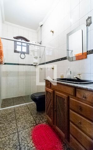 Casa para alugar com 180m², 3 quartos e sem vaga Casa para alugar com 180m², 3 quartos e sem vagaBanheiro social