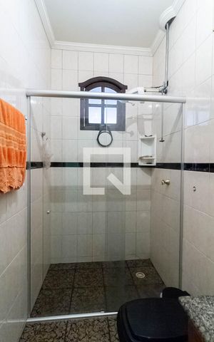 Casa para alugar com 180m², 3 quartos e sem vaga Casa para alugar com 180m², 3 quartos e sem vagaBanheiro social