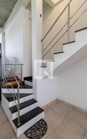 Casa para alugar com 180m², 3 quartos e sem vaga Casa para alugar com 180m², 3 quartos e sem vagaEscada