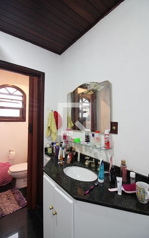 Casa à venda com 185m², 4 quartos e 3 vagasQuarto 1 - Suíte Banheiro 