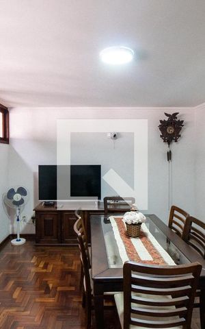 Casa à venda com 270m², 4 quartos e 3 vagas Casa à venda com 270m², 4 quartos e 3 vagasSala de Jantar