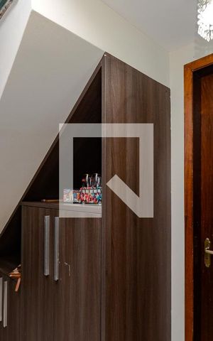Casa à venda com 150m², 3 quartos e 2 vagas Casa à venda com 150m², 3 quartos e 2 vagasEscada