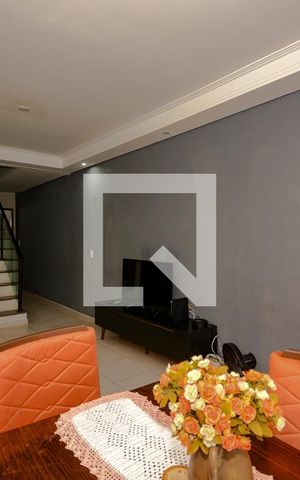 Casa à venda com 150m², 3 quartos e 2 vagas Casa à venda com 150m², 3 quartos e 2 vagasSala
