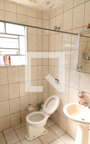 Casa à venda com 384m², 2 quartos e sem vagaCasa 2- Banheiro