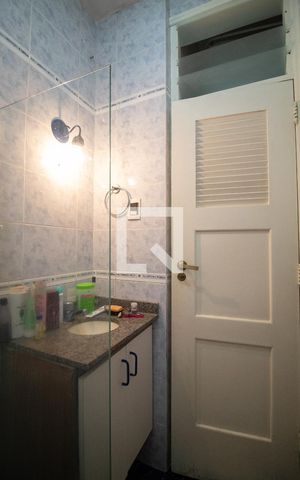 Apartamento à venda com 380m², 4 quartos e 1 vaga Apartamento à venda com 380m², 4 quartos e 1 vagaBanheiro da Área de serviço