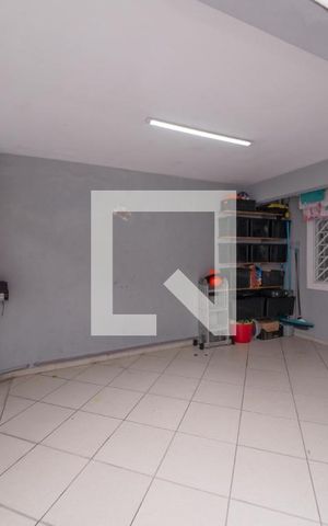 Casa à venda com 180m², 4 quartos e 2 vagas Casa à venda com 180m², 4 quartos e 2 vagasGaragem