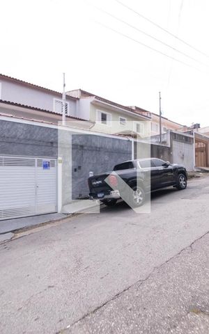 Casa à venda com 180m², 4 quartos e 2 vagas Casa à venda com 180m², 4 quartos e 2 vagasFachada