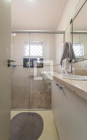 Casa à venda com 180m², 4 quartos e 2 vagas Casa à venda com 180m², 4 quartos e 2 vagasBanheiro Social