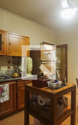 Apartamento à venda com 169m², 3 quartos e 2 vagas Apartamento à venda com 169m², 3 quartos e 2 vagasCozinha