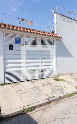 Casa à venda com 76m², 2 quartos e 1 vaga Casa à venda com 76m², 2 quartos e 1 vagaFachada