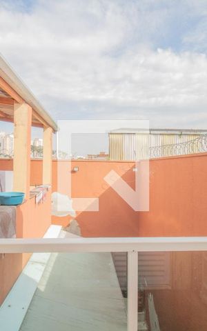 Casa à venda com 240m², 2 quartos e 2 vagas Casa à venda com 240m², 2 quartos e 2 vagasVaranda