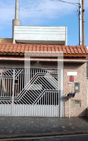 Casa à venda com 240m², 2 quartos e 2 vagas Casa à venda com 240m², 2 quartos e 2 vagasFachada