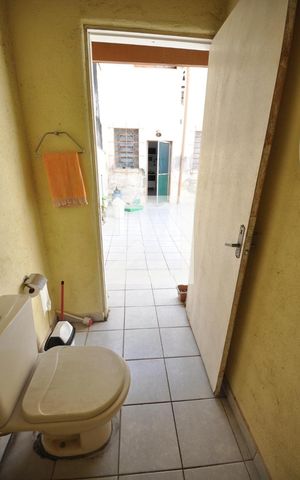 Casa à venda com 98m², 2 quartos e 1 vagaBanheiro de serviço