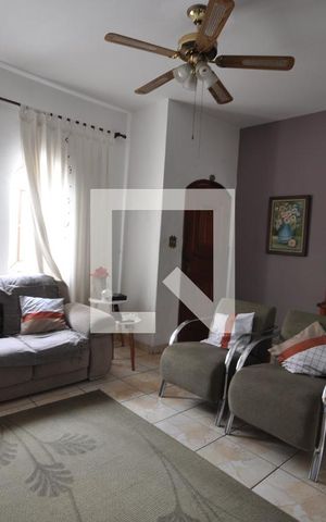 Casa à venda com 98m², 2 quartos e 1 vagaSala