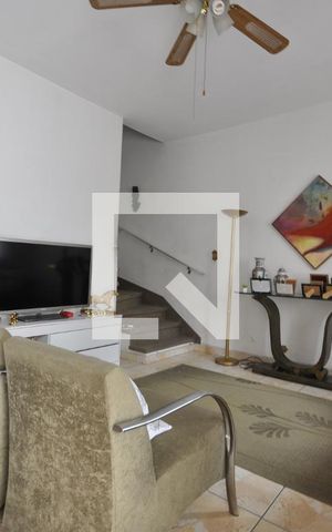 Casa à venda com 98m², 2 quartos e 1 vagaSala