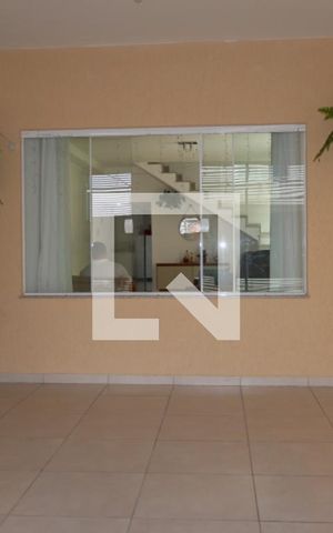 Casa à venda com 550m², 4 quartos e 3 vagas Casa à venda com 550m², 4 quartos e 3 vagasGaragem