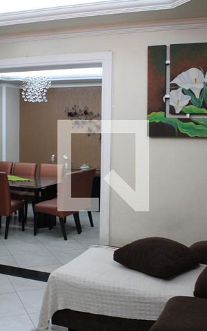 Casa à venda com 585m², 5 quartos e 4 vagasSala