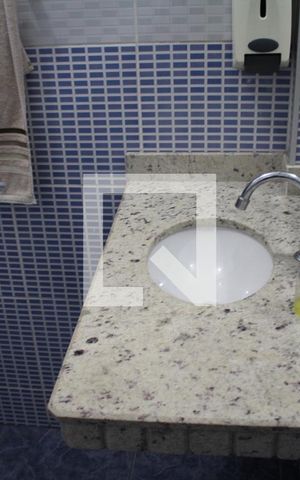 Casa à venda com 585m², 5 quartos e 4 vagasBanheiro 2