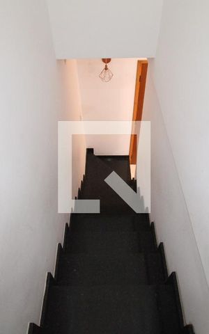 Casa de condomínio à venda com 53m², 2 quartos e 1 vagaEscada