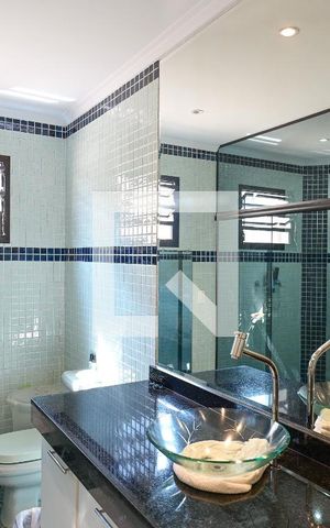 Casa à venda com 198m², 3 quartos e 2 vagas Casa à venda com 198m², 3 quartos e 2 vagasBanheiro Quarto 3