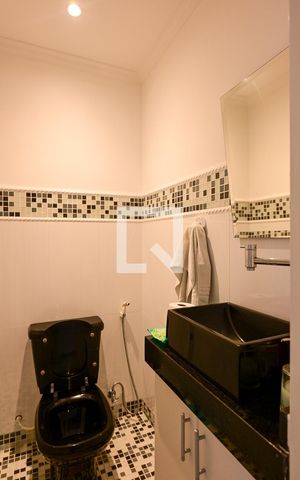 Casa à venda com 198m², 3 quartos e 2 vagas Casa à venda com 198m², 3 quartos e 2 vagasLavabo 2