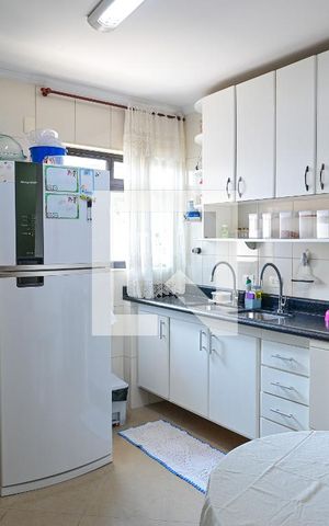 Casa à venda com 198m², 3 quartos e 2 vagas Casa à venda com 198m², 3 quartos e 2 vagasCozinha