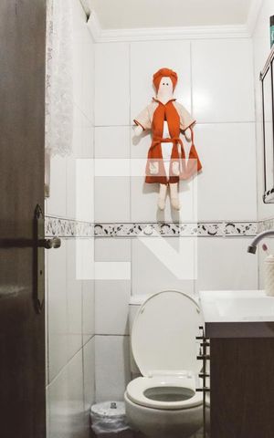 Casa à venda com 140m², 3 quartos e 1 vaga Casa à venda com 140m², 3 quartos e 1 vagaBanheiro