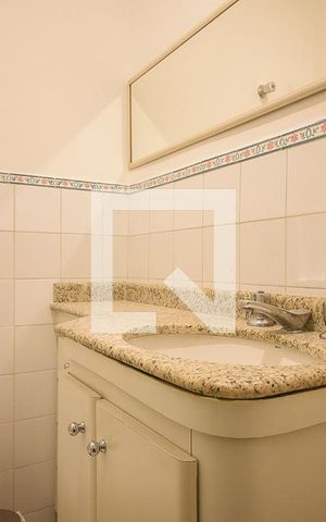 Apartamento à venda com 79m², 2 quartos e 1 vaga Apartamento à venda com 79m², 2 quartos e 1 vagaBanheiro