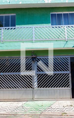 Casa à venda com 142m², 3 quartos e 1 vaga Casa à venda com 142m², 3 quartos e 1 vagaFachada