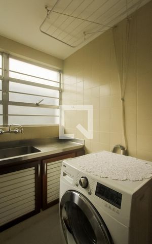 Apartamento à venda com 174m², 3 quartos e 2 vagas Apartamento à venda com 174m², 3 quartos e 2 vagasÁrea de Serviço