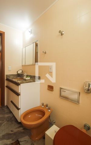 Apartamento à venda com 174m², 3 quartos e 2 vagas Apartamento à venda com 174m², 3 quartos e 2 vagasBanheiro social