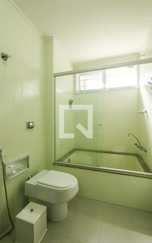 Apartamento à venda com 174m², 3 quartos e 2 vagas Apartamento à venda com 174m², 3 quartos e 2 vagasBanheiro suite