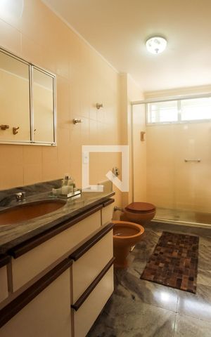 Apartamento à venda com 174m², 3 quartos e 2 vagas Apartamento à venda com 174m², 3 quartos e 2 vagasBanheiro social