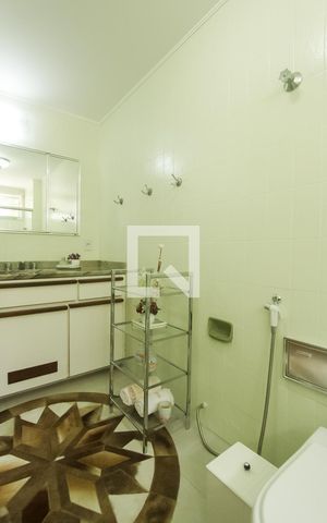Apartamento à venda com 174m², 3 quartos e 2 vagas Apartamento à venda com 174m², 3 quartos e 2 vagasBanheiro suite